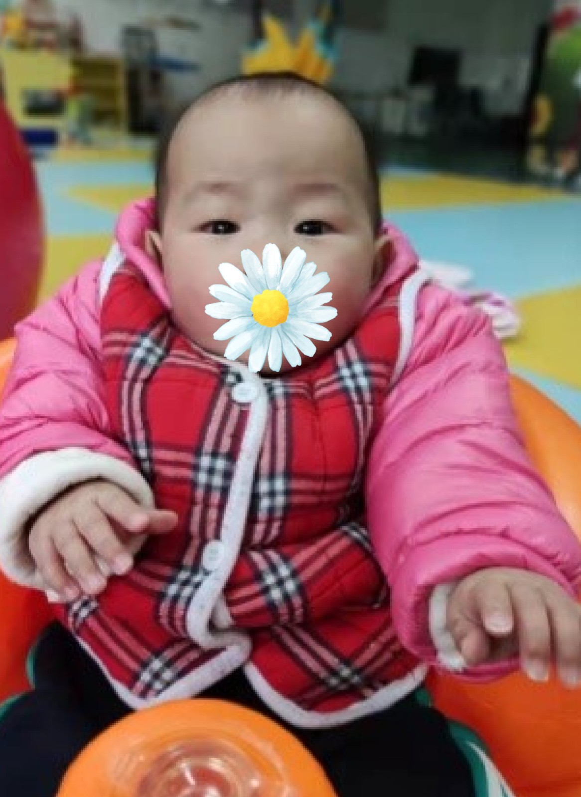 萱萱还想要玩摇铃.jpg