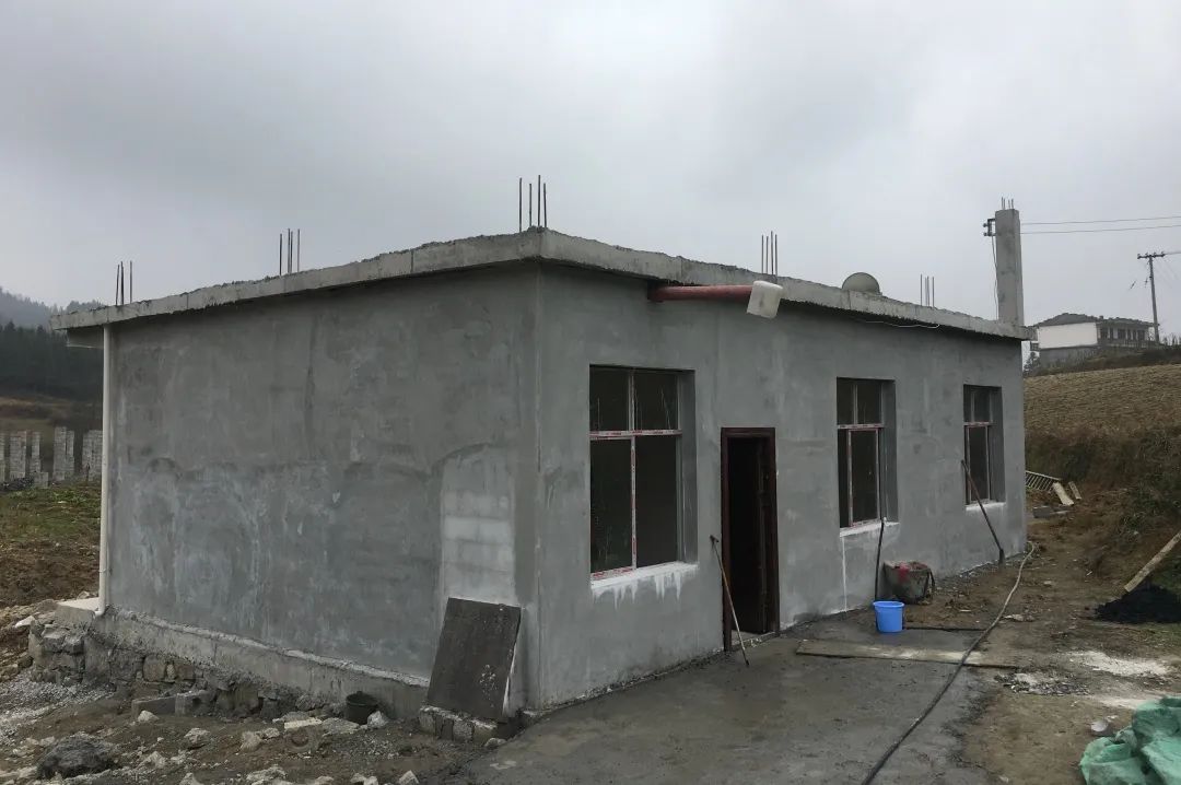 村委会帮京京家修建的新房.jpg
