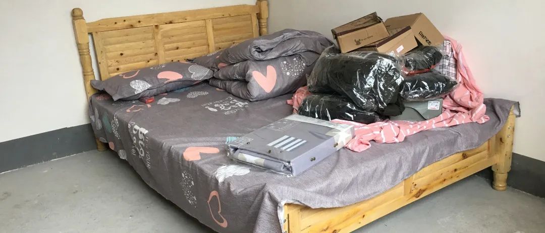 爱佑安生项目为京京兄妹购置的新床2.jpg