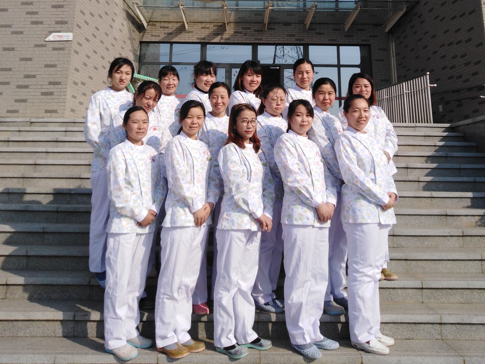 病患孤儿的妈妈们（2019年拍摄于爱佑新生南京儿童养护中心）