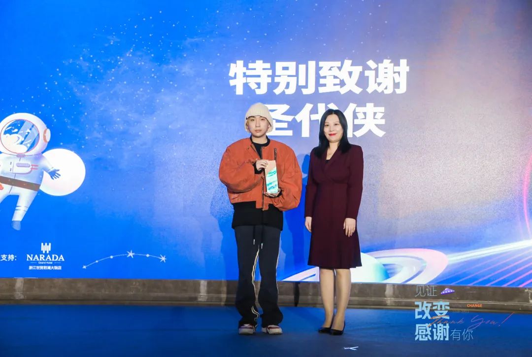感谢歌手圣代侠实地探访困境儿童，并携手爱佑举办公益专场演出，持续号召大众关注公益.jpg
