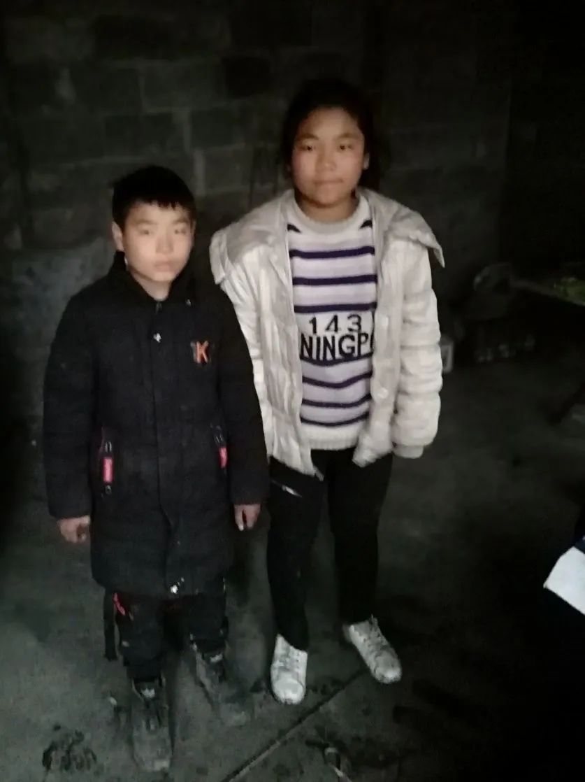 儿童主任第一次来家里看我和姐姐时.jpg