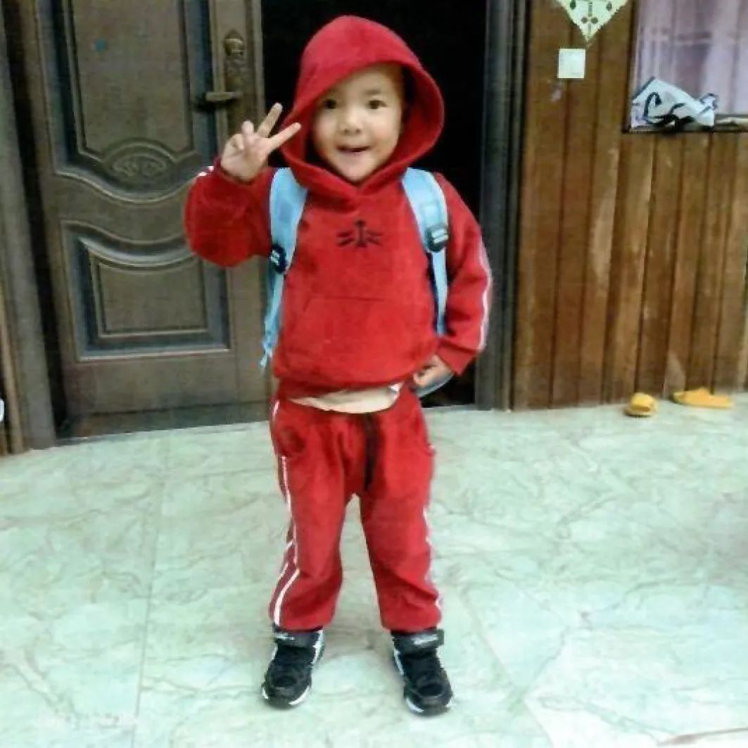 桑杰已经上幼儿园，但由于先心病，他无法进行任何课外活动.jpg