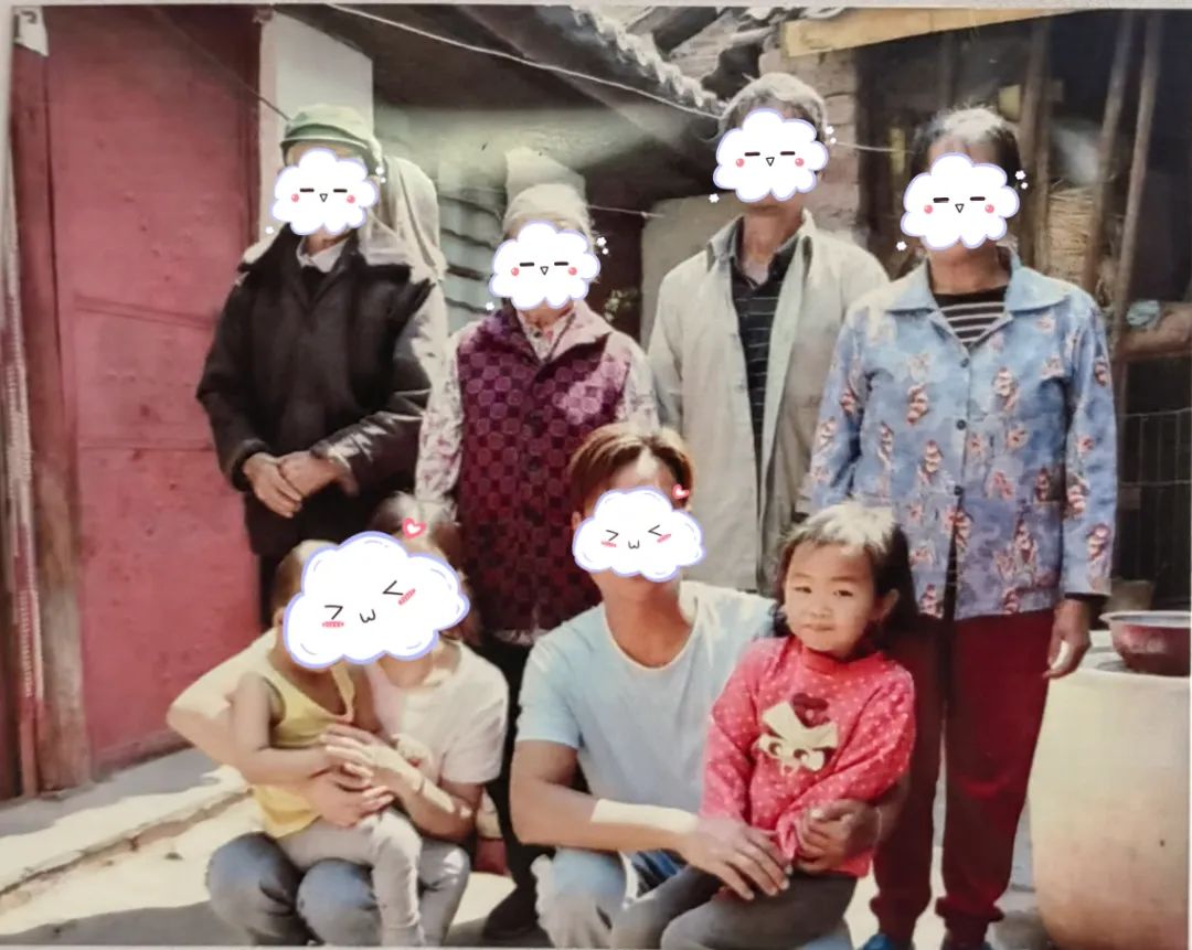 玲玲一家的全家福.jpg